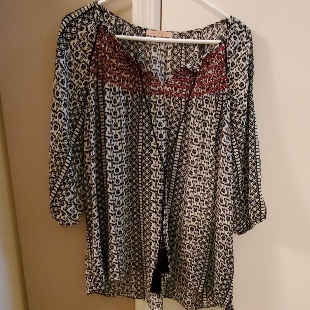 Gibson Latimer Cold Shoulder Print Top.